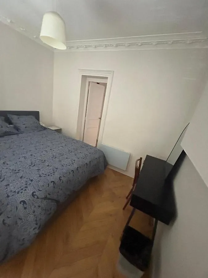 De * Paříž